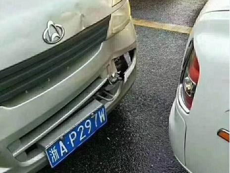 长安追尾劳斯莱斯幻影，赔偿金额真的很高！