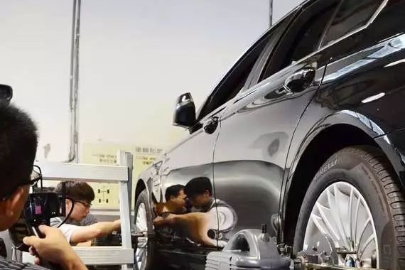 开车跑偏，车抖，怎么办？别被4S店忽悠！开车的朋友一定要弄懂它