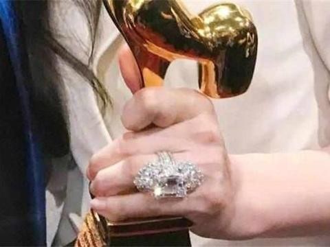 同是嫁入豪门，范冰冰获钻戒豪车接送，方媛得靠自己