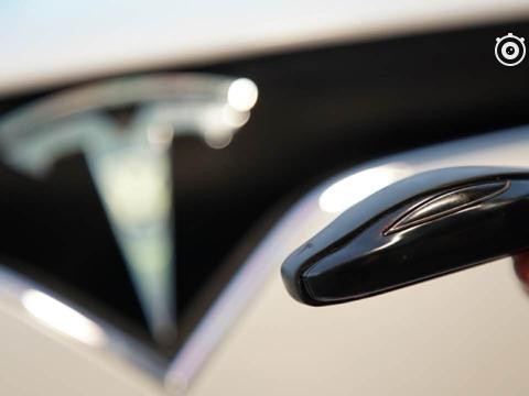 无按键钥匙无从下手？特斯拉Model X必学的基本功能