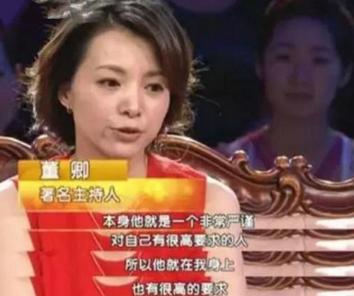 董卿一家四口近照,被爸爸逼到不想活,还有很多隐情