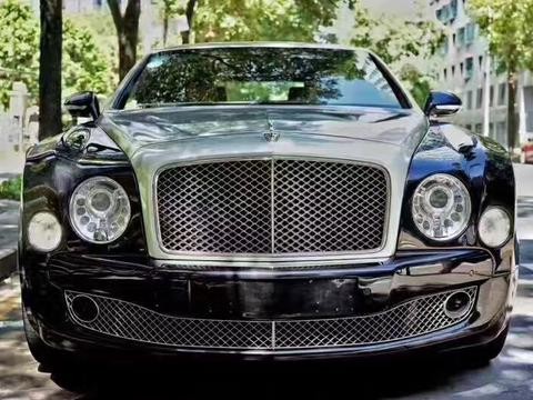 暴发户买下140万宾利慕尚，谈生意没人说他土了！