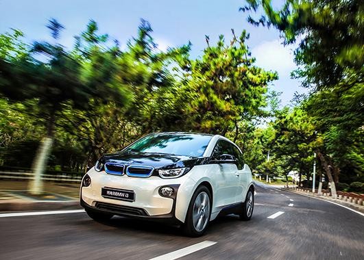 头条·试驾丨提前感受电动时代 城市体验宝马i3