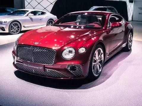 全新的宾利欧陆来了，仪表盘都能转了