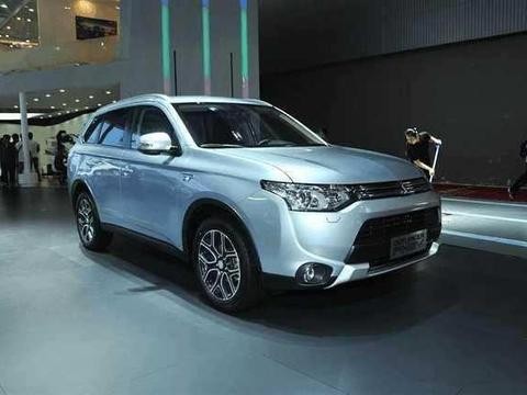 标配ESP, 混动系统配四驱, 全新硬派越野车才卖16万