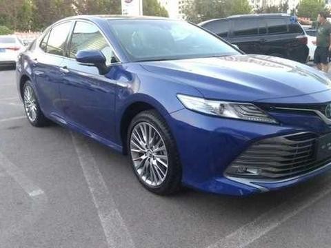 新款炫蓝油电混动凯美瑞，朋友说还不如他的迈腾好看