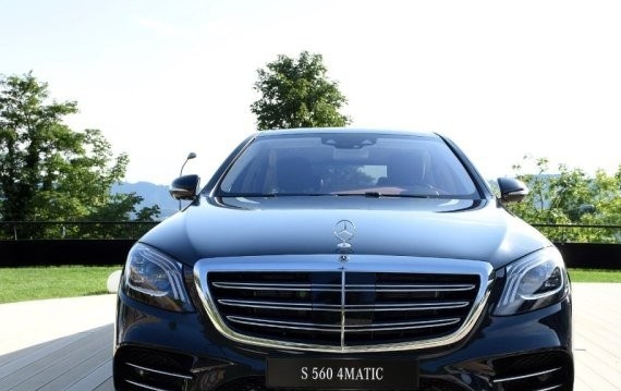 连宝马M760都怼不过的奔驰！18款奔驰S560三大境界有这么厉害吗