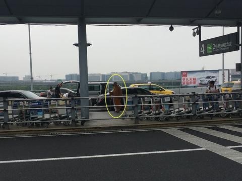 出家人潇洒，方丈的宝马开一年不要了，准备换大奔了