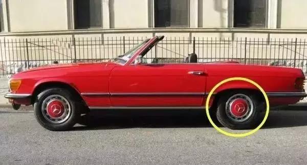 李小龙座驾奔驰350SL跑车神秘人100万美金买