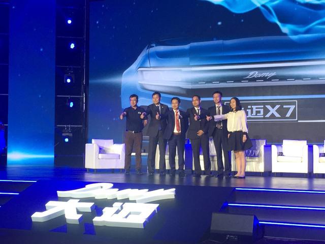 众泰大迈X7上进版正式上市!10.69万起还有7座和8AT