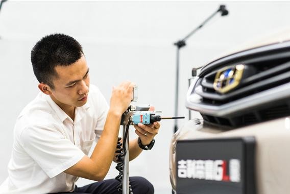 在这家星巴克里 我找到了吉利帝豪GL的高质感基因