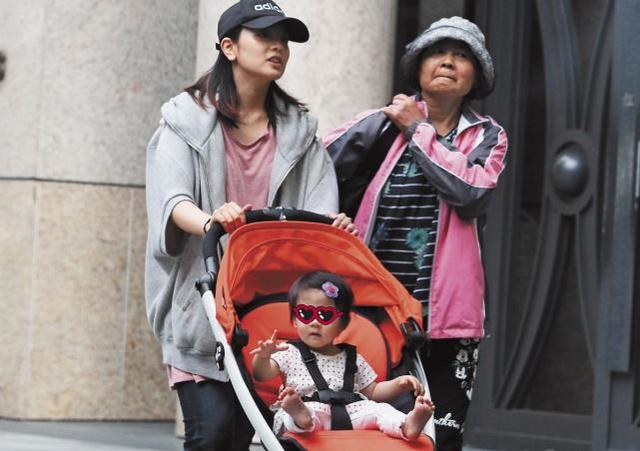 周渝民接剧本要求一周回家一次 拒绝把女儿当摇钱树