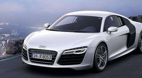 小伙将奥迪R8借给女友,再次见到爱车,没认出来