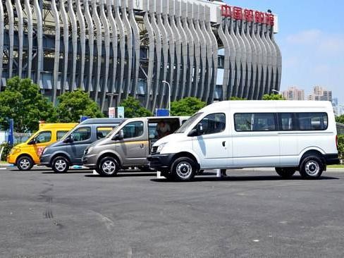 油耗又降5%？这款国产自动挡轻客车，油耗5.4L