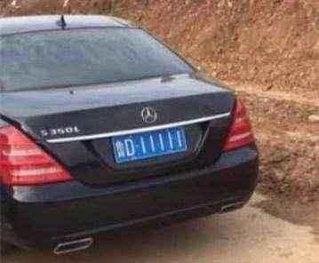 “最豪”车牌婚车队, 就连宾利法拉利遇到都要让路!