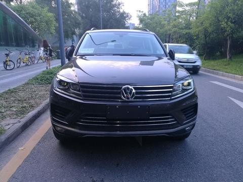 66万落地途锐车库遇邻居Q7，拿出钥匙邻居一脸懵逼