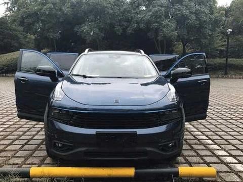 男子提国内首台吉利领克01, 颜值很高, 空间很大