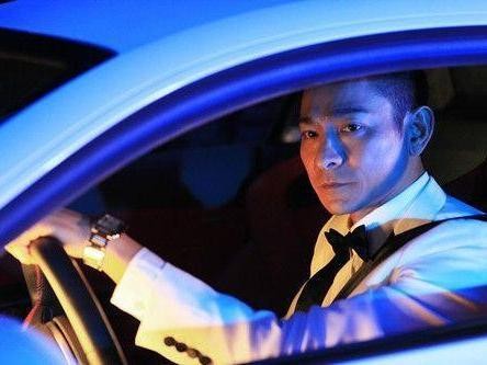 刘德华变卖所有豪车只留一辆代步车，地震捐款5000万