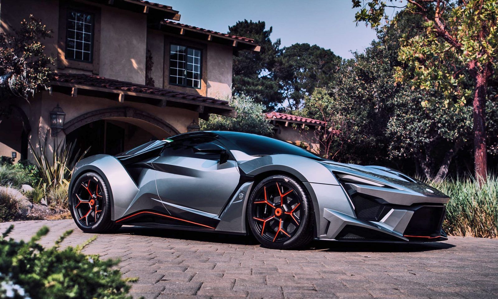 6千万的跑车回农村享受皇帝般待遇,刚一出门,