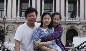 如今,何政军和妻子范雨已经结婚24年了了,依然恩爱如初,而何政军有