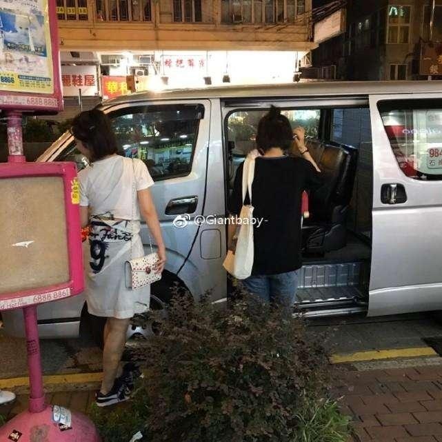 吴昕现身香港录节目, 网友感叹: 真人超级美