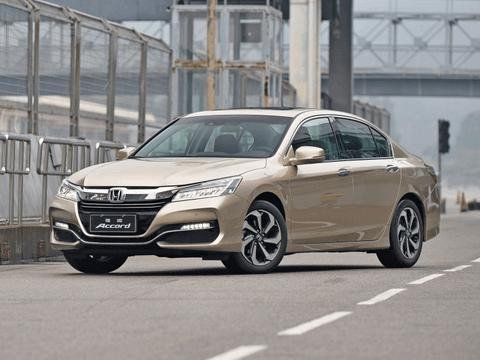 老司机推荐这款B级车，开过的人都知道它比迈腾靠谱