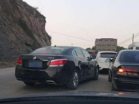 高速遇到路怒车主怎么办？这三个方法保证安全还帮你出气