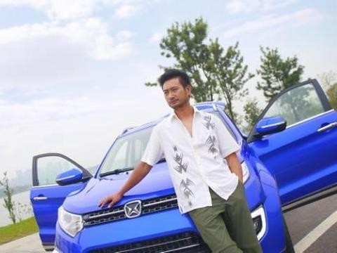 身家百万却极其低调，不爱奔驰、宝马，独爱国产车