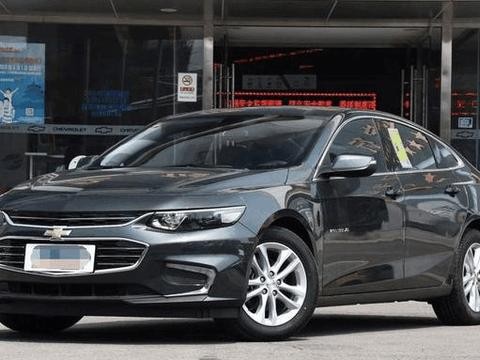 刚上市就降3.3万，颜值完胜迈腾，比帕萨特拉风