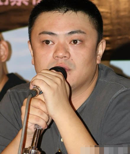 代,父亲是国家一级演员,观众都以为是洪剑涛!