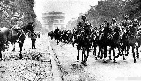 二战,刚一开战,此国就怂了