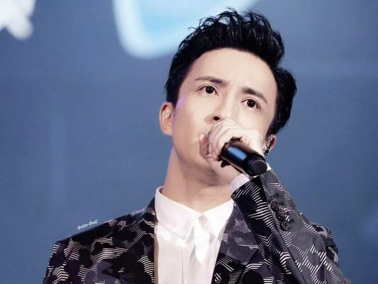 薛之谦工作室发文警告李雨桐:停止说谎,善恶有