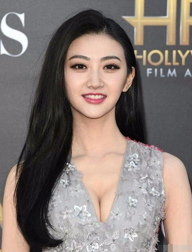 景甜惊人后台惊人,却因一条连体裤再上热搜!