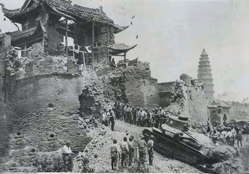 一抗战英雄杀三万日本兵,困守孤城47天,为保部