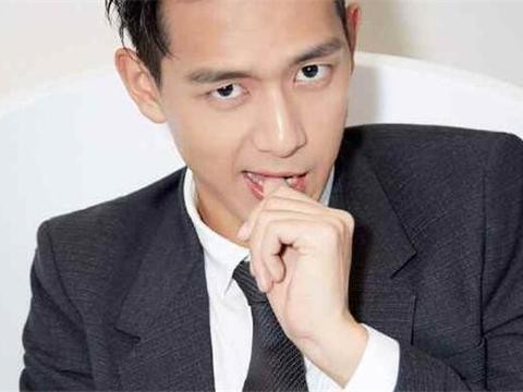 他因一句话被雪藏，上《跑男》无人理，今凭一部剧爆红开上豪车！