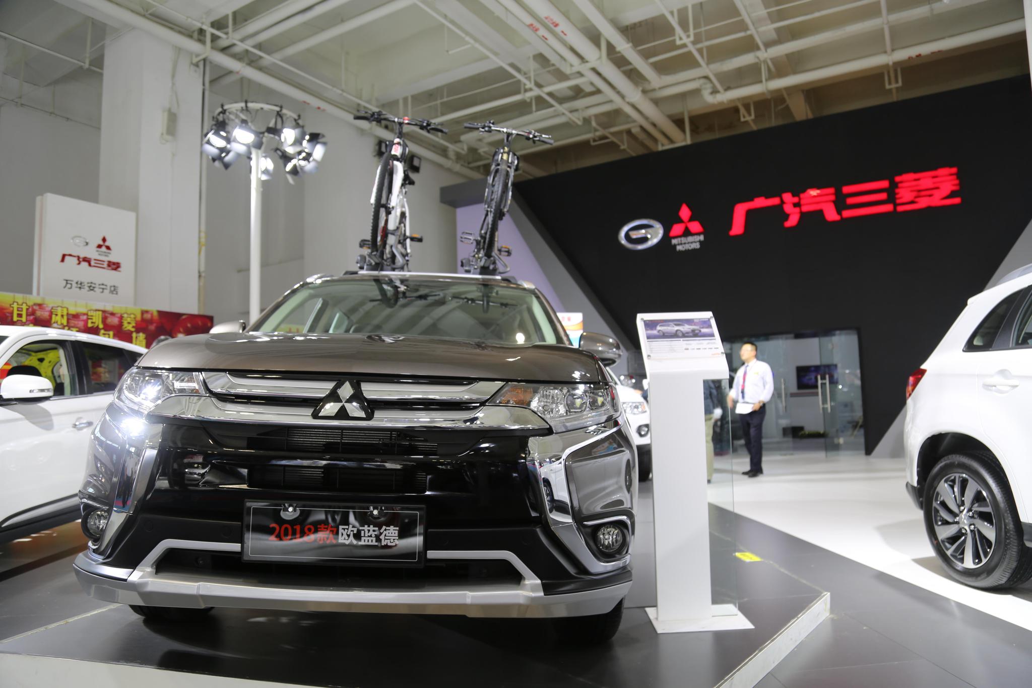 2018款三菱欧蓝德,20万级别紧凑型SUV,车展实拍!-新浪汽车