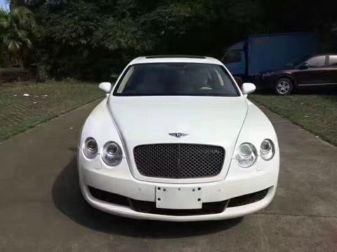 三十万买下宾利飞驰，开这车接送孩子肯定有面子！