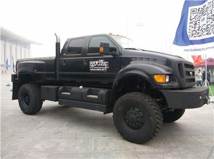 广西小伙花300万买豪车，结果不到一周，就跟加油站师傅混熟了！