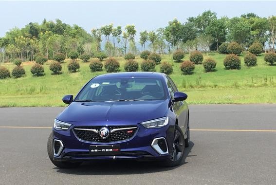 颜值收割机，全新君威GS 既能下赛道，又适合高速巡航！