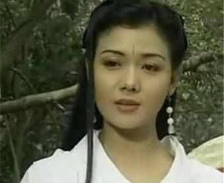 她24岁就开豪车，50岁一生未嫁，但在16年片场倒下后，至今未醒！