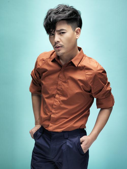 顾峰,大陆歌手, 演员,出生于云南,毕业于云南艺术学院.