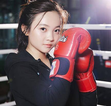 林妙可大学生活曝光 买个酸奶都要被黑女同学个个美过她
