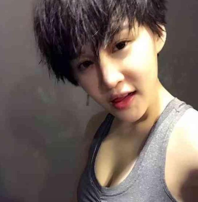 赵本山女儿泳照曝光，身材丰满被网友调侃是名副其实的“球”姐！(组图) - 8