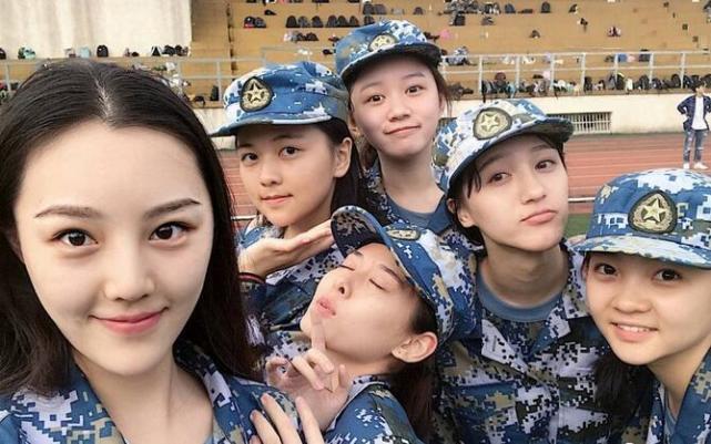 林妙可参加军训买酸奶遭网友痛批不仅矫情还耍大牌