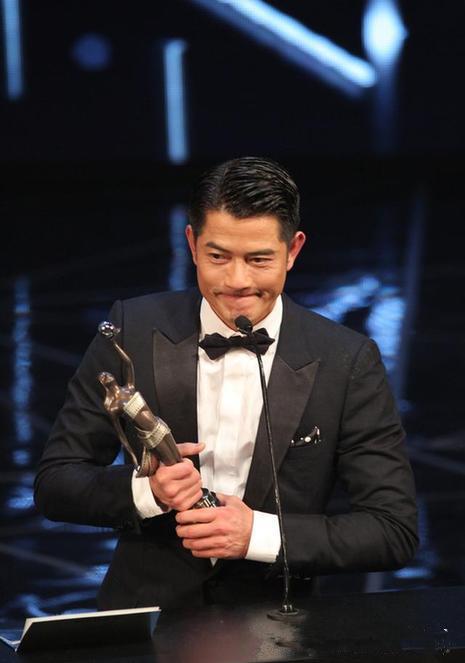 八位歌坛天王,分别火红两地,谁是真正的音乐天王