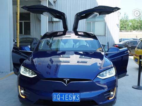 汽车也有彩蛋秀？看特斯拉Model X如何定义智能汽车