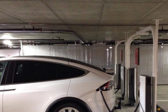 外媒实地测评特斯拉城市充电桩 电量输出稳定