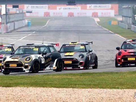 当纤腰美腿遇上MINI CHALLENGE赛车