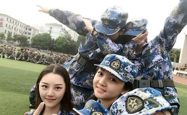 林妙可参加军训买酸奶遭网友痛批不仅矫情还耍大牌