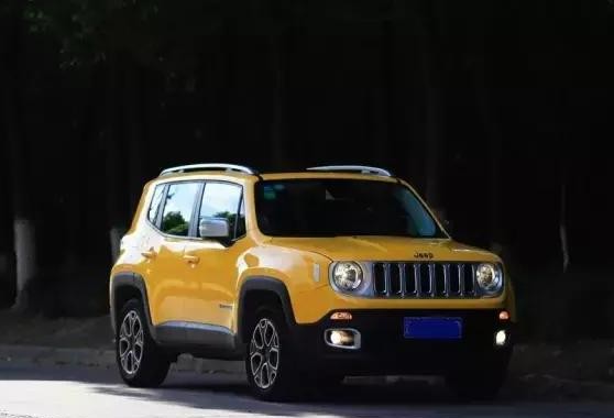 开着一辆9AT+四驱Jeep自由侠，但上海却没有山